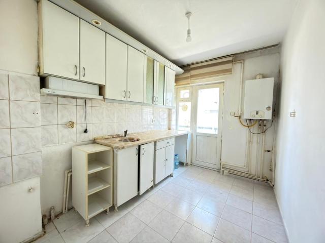 19 Mayıs'da Cadde Yakını Yüksek Giriş Balkonlu Geniş 2+1 Daire