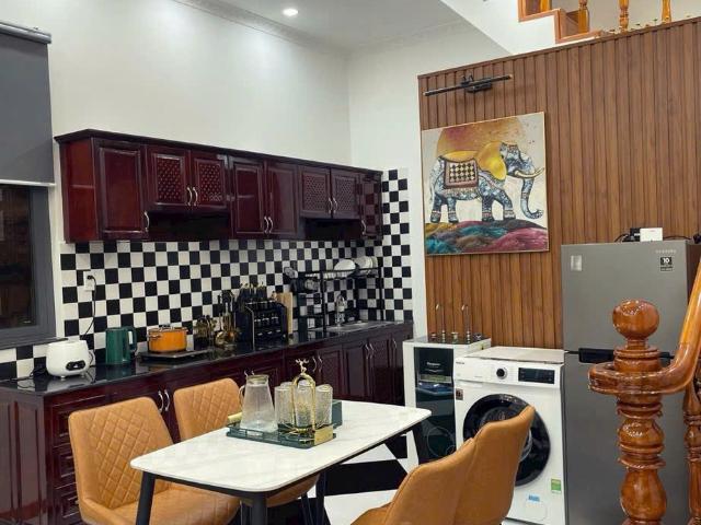 19. Nhà lầu full nội thất sát Vincom Hùng Vương