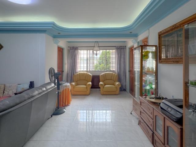 19 Queen's Close HDB Apartment For Sale, $820,000, 3 Bed 2 Bath 1,173 sqft $699.00 psf