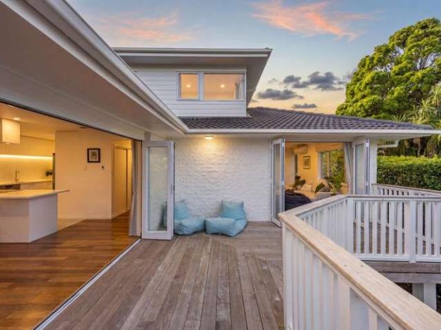 19 Sandown Road, Rothesay Bay, North Shore City