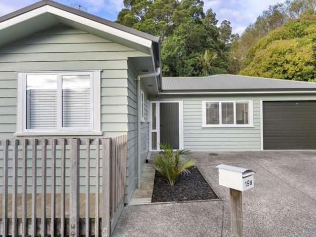 19a Viridian Lane, Greenhithe, North Shore City