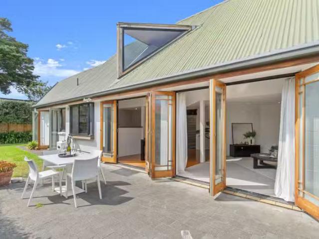 19B Harbour View Road, Point Chevalier, Auckland City
