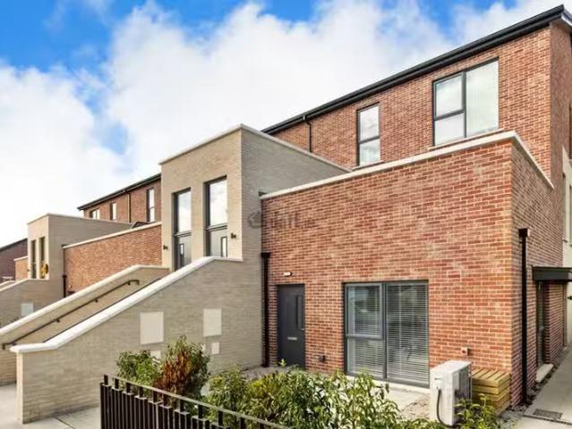 1 Mercer Lodge Dublin 18, Carrickmines, Dublin 18 is for rent