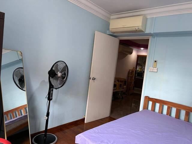 1 min walk Redhill MRT Blk 63b Lengkok Bahru 1 guy