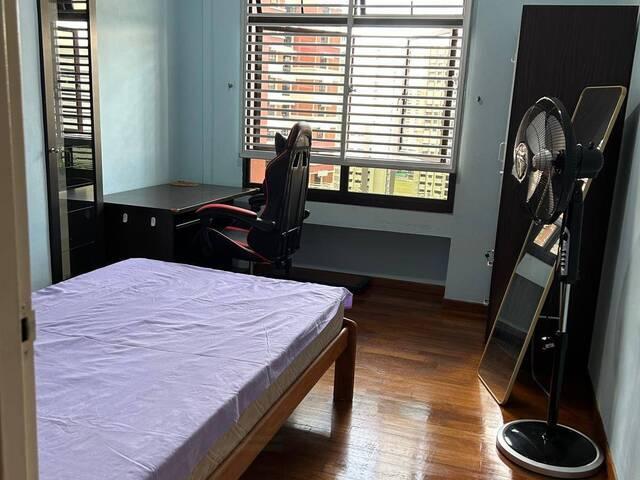 1 min walk Redhill MRT Blk 63b Lengkok Bahru 1 guy