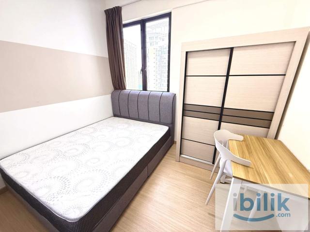 1 Min Walk to MRT, Fully Furnished Medium Room, Ready to Move In!