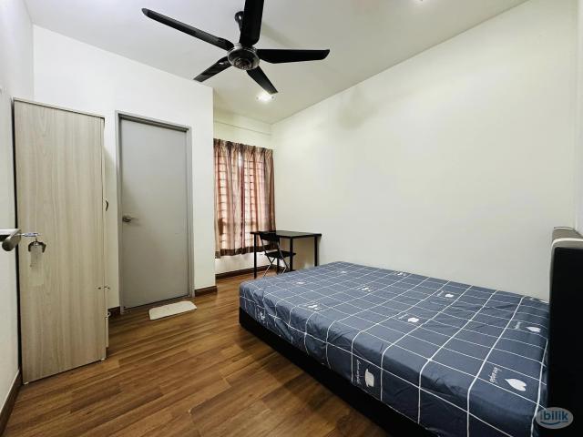 1 min Walk To LRT Station [2 Station to TRX] Cheras Middle Room at Seri Puteri, Bandar Sri Permaisuri