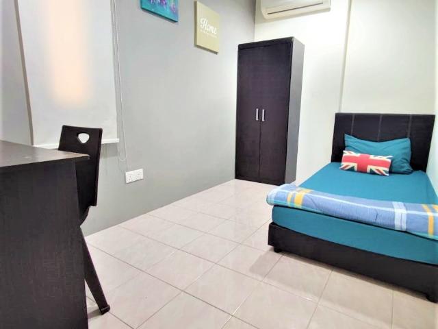 1 mins to HELP University, AC Room, Male OnlyDamai Apartment, Subang Bestari