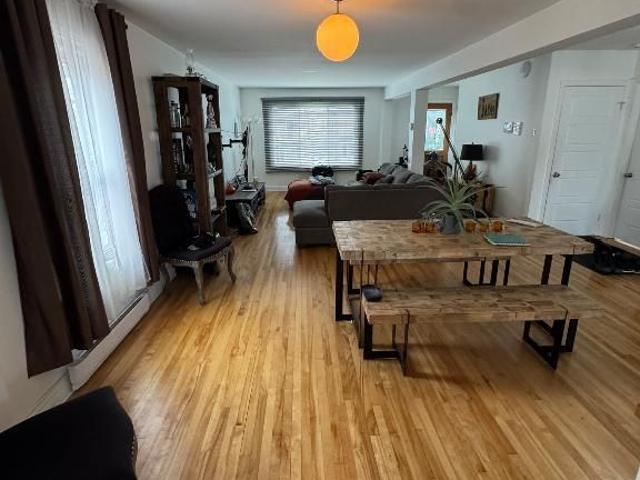 1 mois GRATUIT 4 1/2 rénové Semi meublé Haut de duplex Ville LaSalle