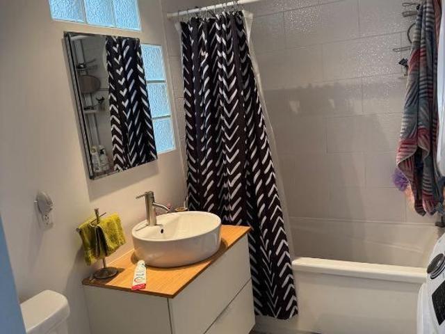 1 mois GRATUIT 4 1/2 rénové Semi meublé Haut de duplex Ville LaSalle