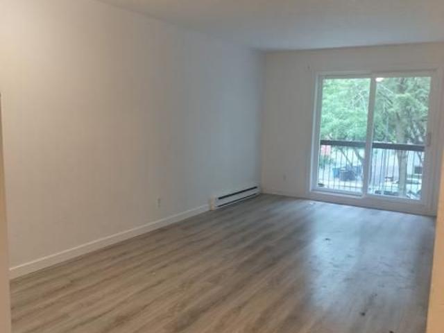 1 MOIS GRATUIT | 3 1/2 avec Balcon + Stationnement