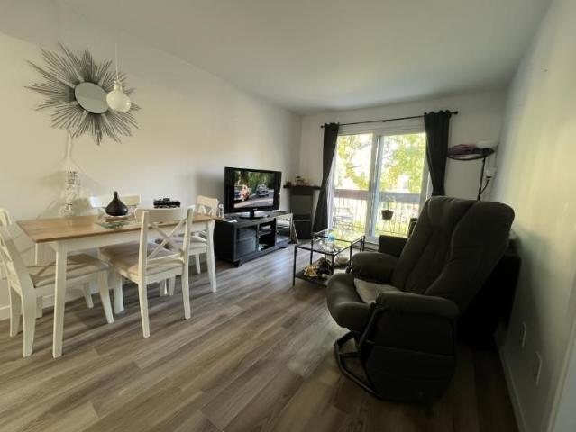 1 MOIS GRATUIT | 3 1/2 avec Balcon + Stationnement
