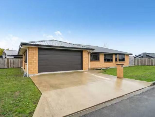 1 Molesworth Street, Carterton, Carterton For Sale