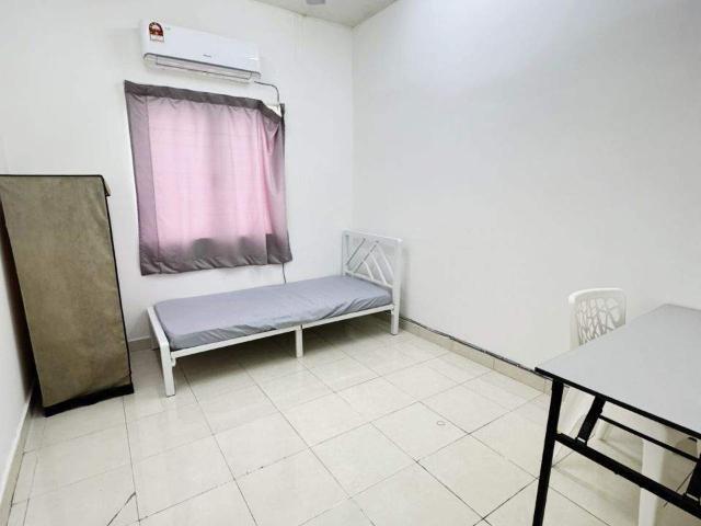 1 Month DepositZero Deposit Setia Alam Middle Room RentLocation NearbySetia City Mall, Sun Suria, Top Glove