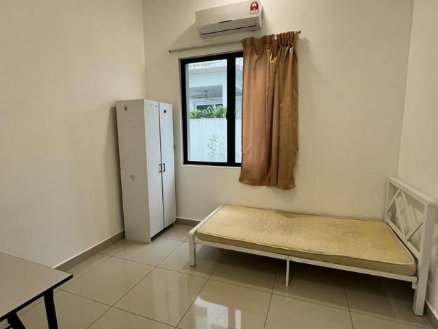 1 Month Deposit OnlySETIA ALAM NICE MIDDLE ROOM FOR RENTNEAR TO SETIA CITY MALL DRIVING DISTANCE ONLY 5MIN✨✨✨
