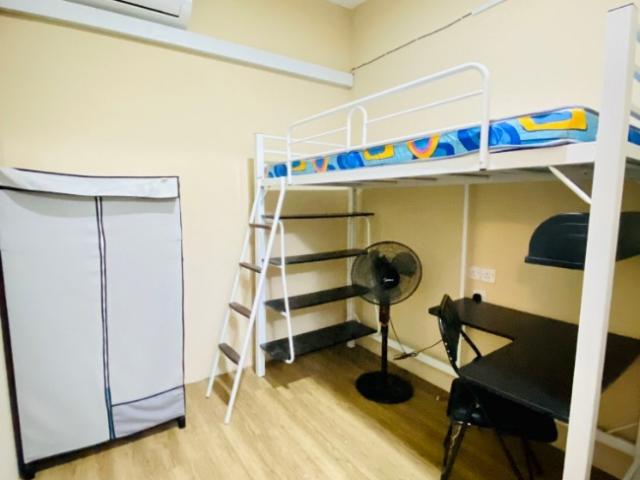 1 Month Deposit. Walking Distance LRT Kelana Jaya Room in SS4 For Rent!