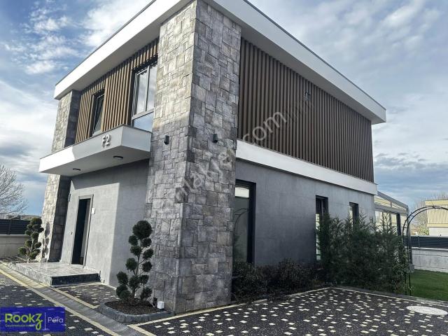 1 Nci Caddeye 100 Metre Son 1 Adet Satılık Tam Müstakil Villa