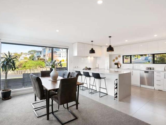 1 Newhaven Terrace, Mairangi Bay, North Shore City