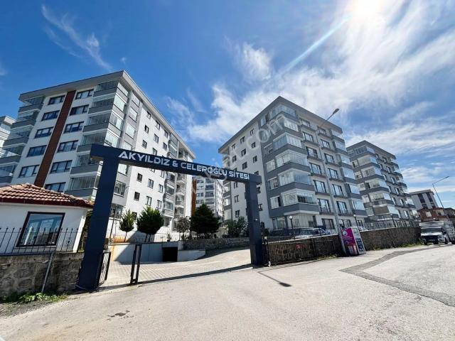 1 Nolu Bostancı Akyıldız Sitesinde Doğa Manzaralı Satılık Daire