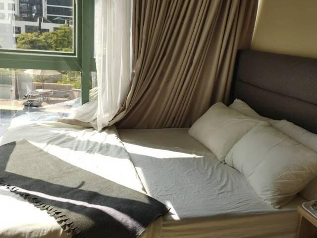1 or 2pax Common room with Nice Pool & River View at The Quayside, mins walk Mrt, No Owner, Privacy