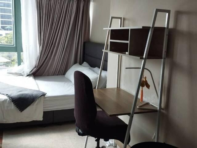 1 or 2pax Common room with Nice Pool & River View at The Quayside, mins walk Mrt, No Owner, Privacy