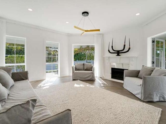 1 Almond Grove, Greenhithe, North Shore City