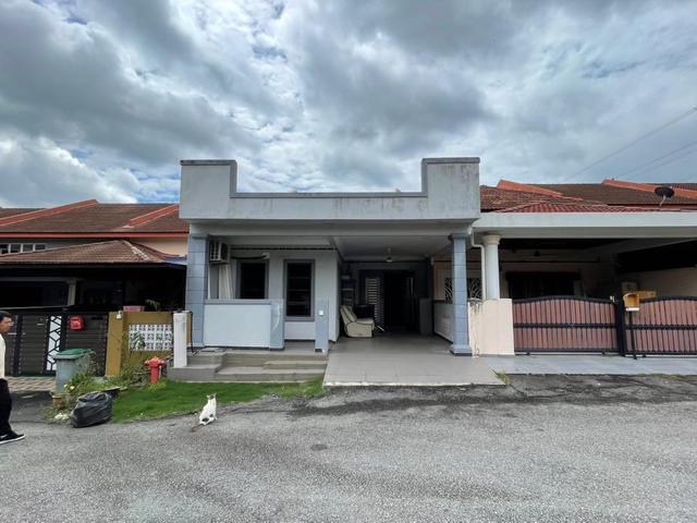 1 And Half Storey Fully Renovated Cendrawasih Enstek