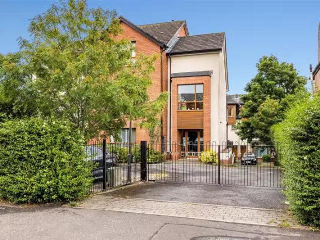 1 Ashford House, 2 Knockdene Gate