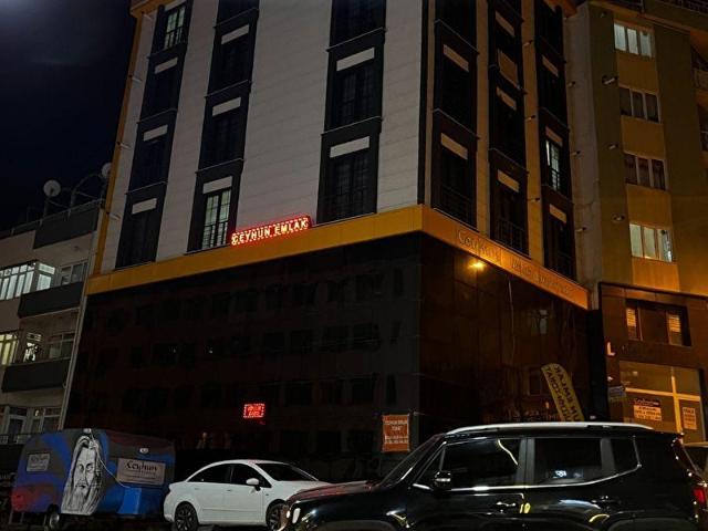 1 Asma Katlı + Bodrumlu İşyeri, 12 Ayrı 1+1 Daireli Komple Bina