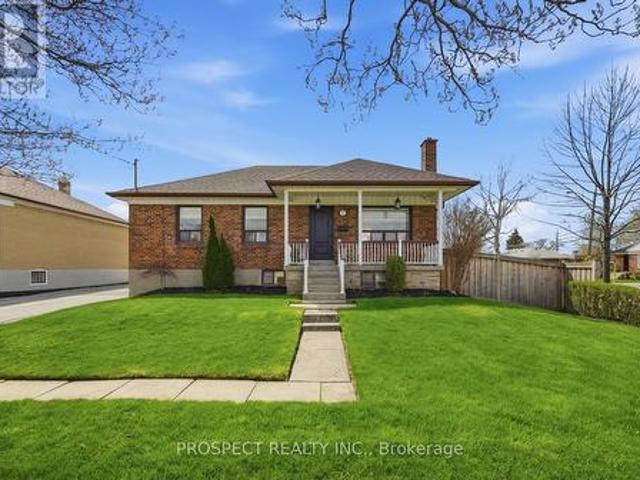 1 Bayford Avenue, Toronto, ON, M3K 1W6 house for sale | Listing ID W13079 | Royal LePage