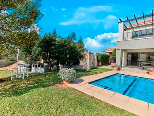 1 bed/1 bath top floor unit to let