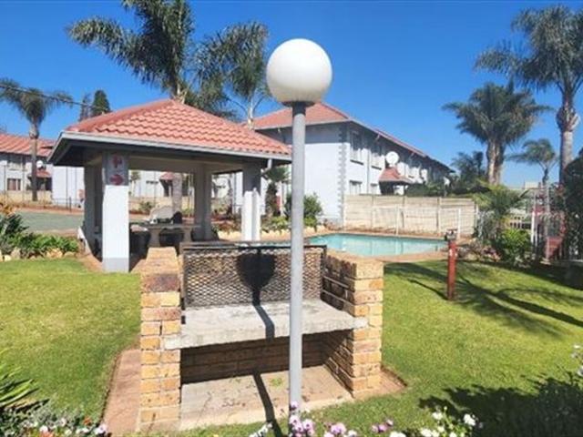 1 Bed Townhouse in Glen Marais