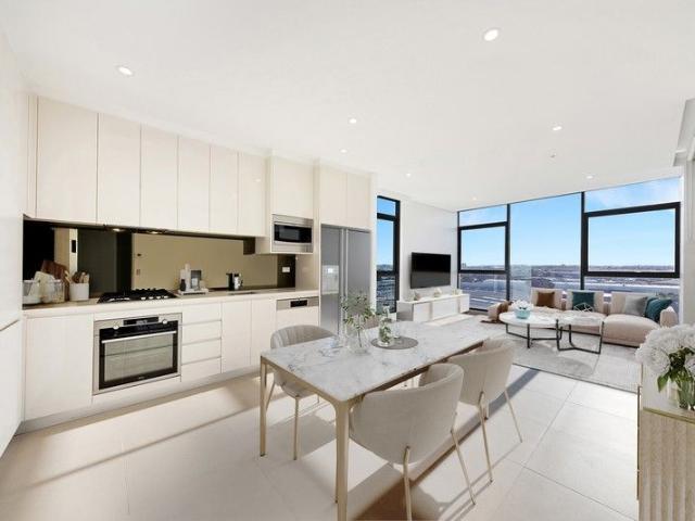 1 BED OR 1+MPR RESIDENCES WITH PARKING AND DISTRICT VIEWS