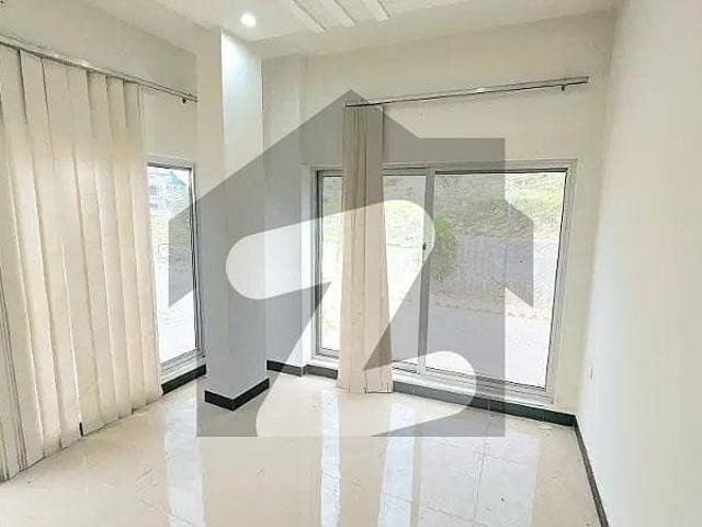 1 Bed Apartment For Rent | Walking Distance To Masjid &Amp  Food | Lift Available