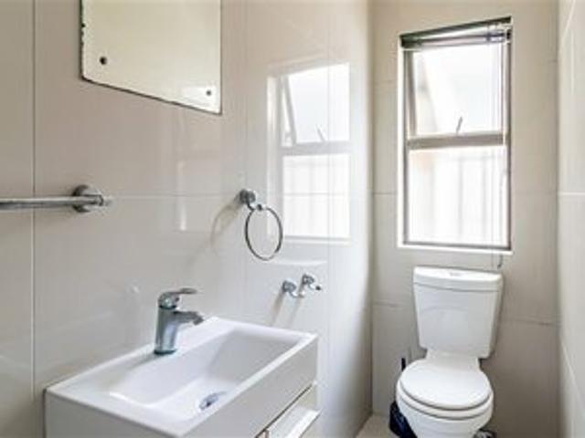 1 Bed Apartment to rent in Parklands North
