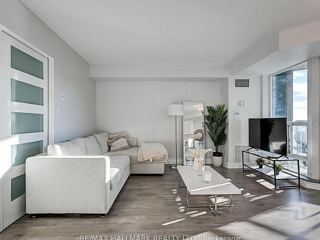 1 Bed Condo Apt @ Queens Quay W