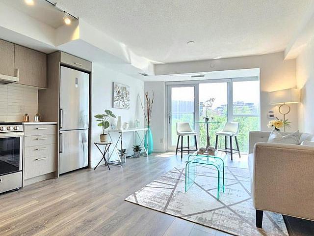 1 Bed Condo Steps To Tmu ryerson Under $680k!