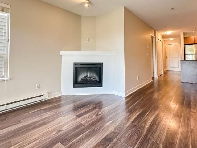 1 Bed + Den Condo In The Grove | Walk To Shopping & Amenities