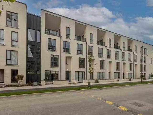 1 Bed Ground Floor Apartment, 21 Woodbrook Court, Woodbrook, D.