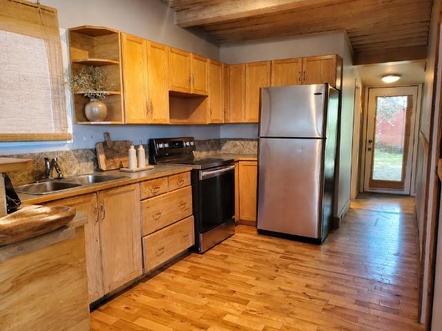1 Bed House | Inglewood | Garage