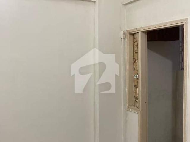 1 Bed Lounge On Main Gulshan Chowrangi