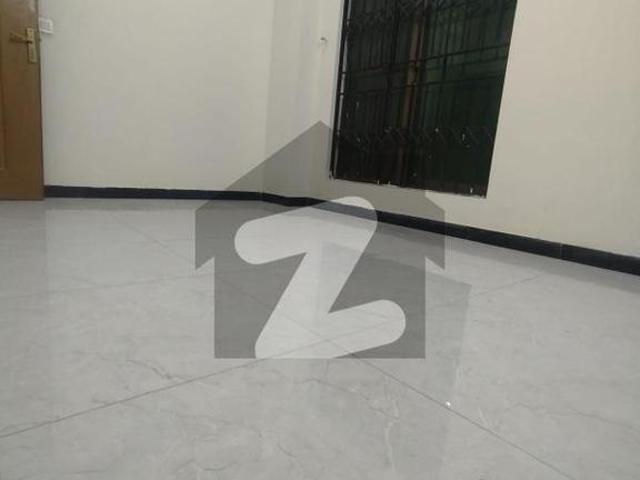 1 bed non furnished appartment available for rent H 13