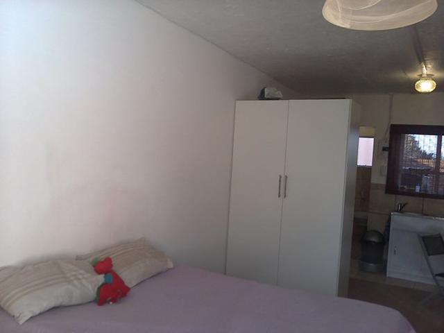 1 Bed semi furnished suits single male Roosevelt Park 1 Jul