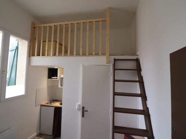 1 bed studio to let in charges
