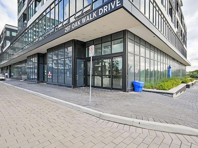 1 Bed+den Condo Unit @ Trafalgar & Dundas