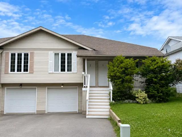 1 BEDROOM, 1 BATHROOM WITH AC AND PARKING AVAILABLE IN THE EAST END IN UNIT LAUNDRY INCLUSIVE OF UTILITIES