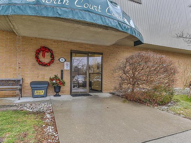 1 Bedroom 1 Bths Located At Elm
