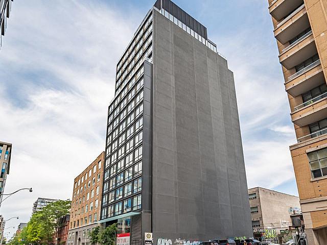 1 Bedroom 1 Bths Located At Richmond St. W. / Spadina