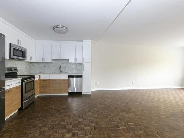 1 Bedroom 25 Avenue Vincent D'Indy, Montréal