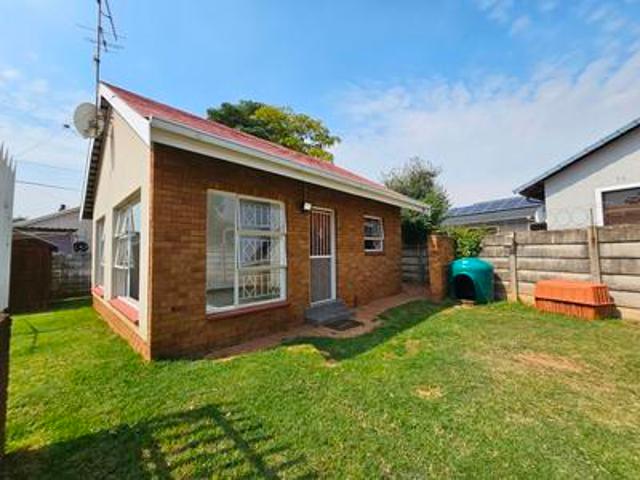 1 bedroom cottage in discovery, roodepoort